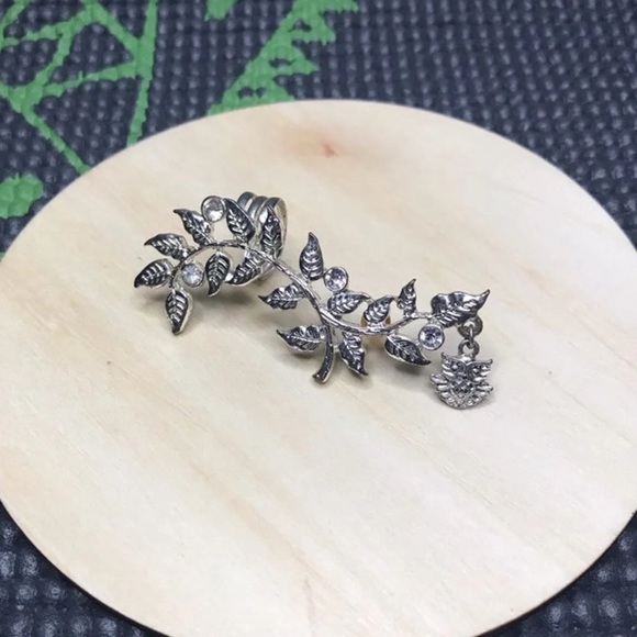 🦉 Owl’s Vineyard Ear Cuff 🦉 - Picture 2 of 6